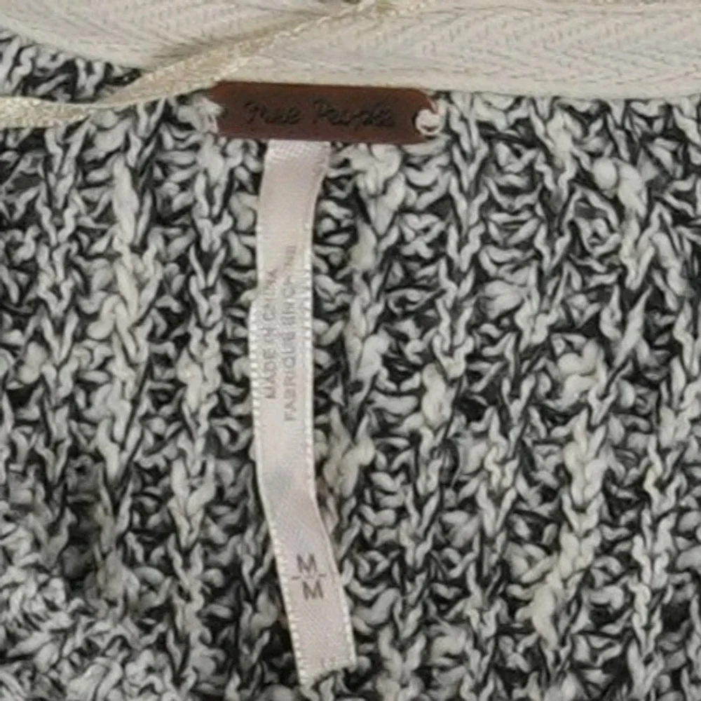 Free People Sweater Women's Size‎ Medium Black White Marled Chunky Knit Raglan